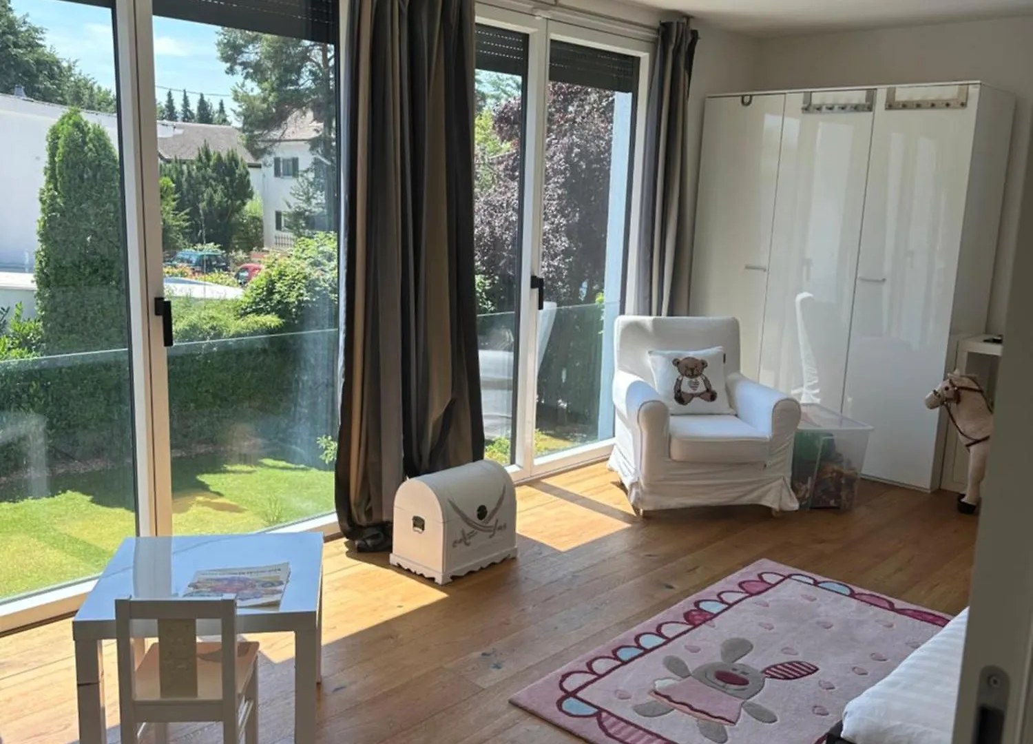Outstanding 9 Bedroom Villa With Pool In Mnichov